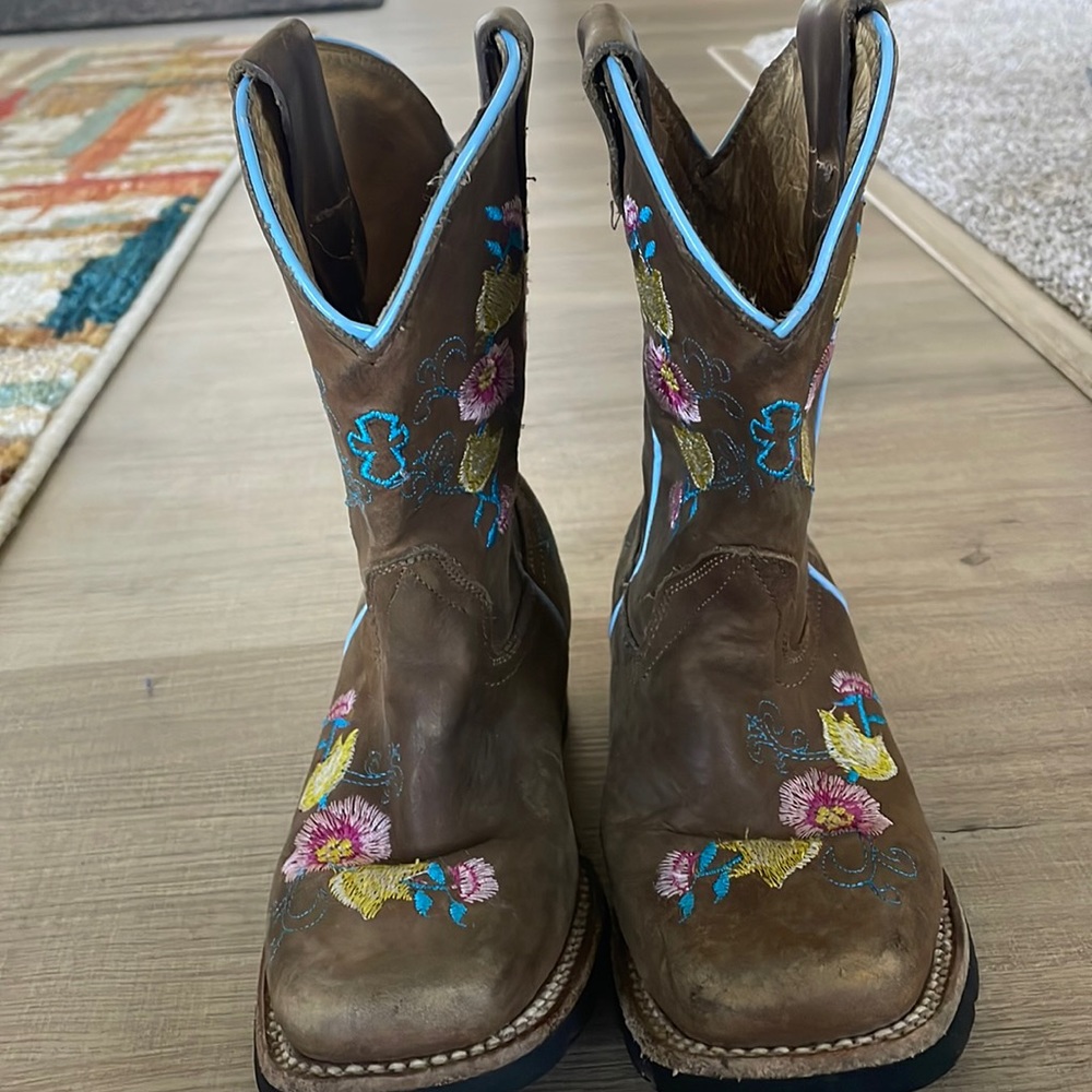 Flower cowboy boots , barely worn